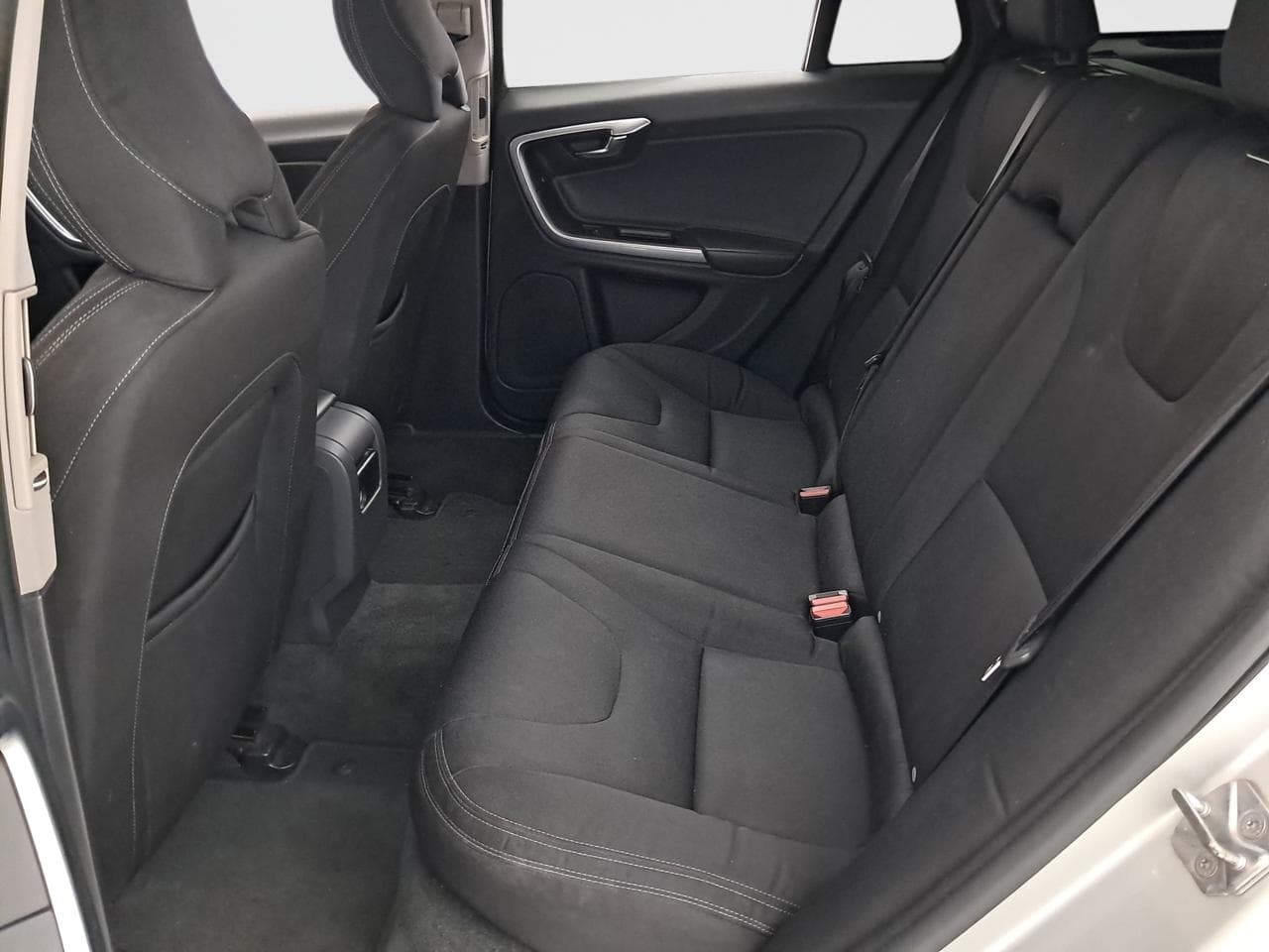 2017 Volvo V60 - 14