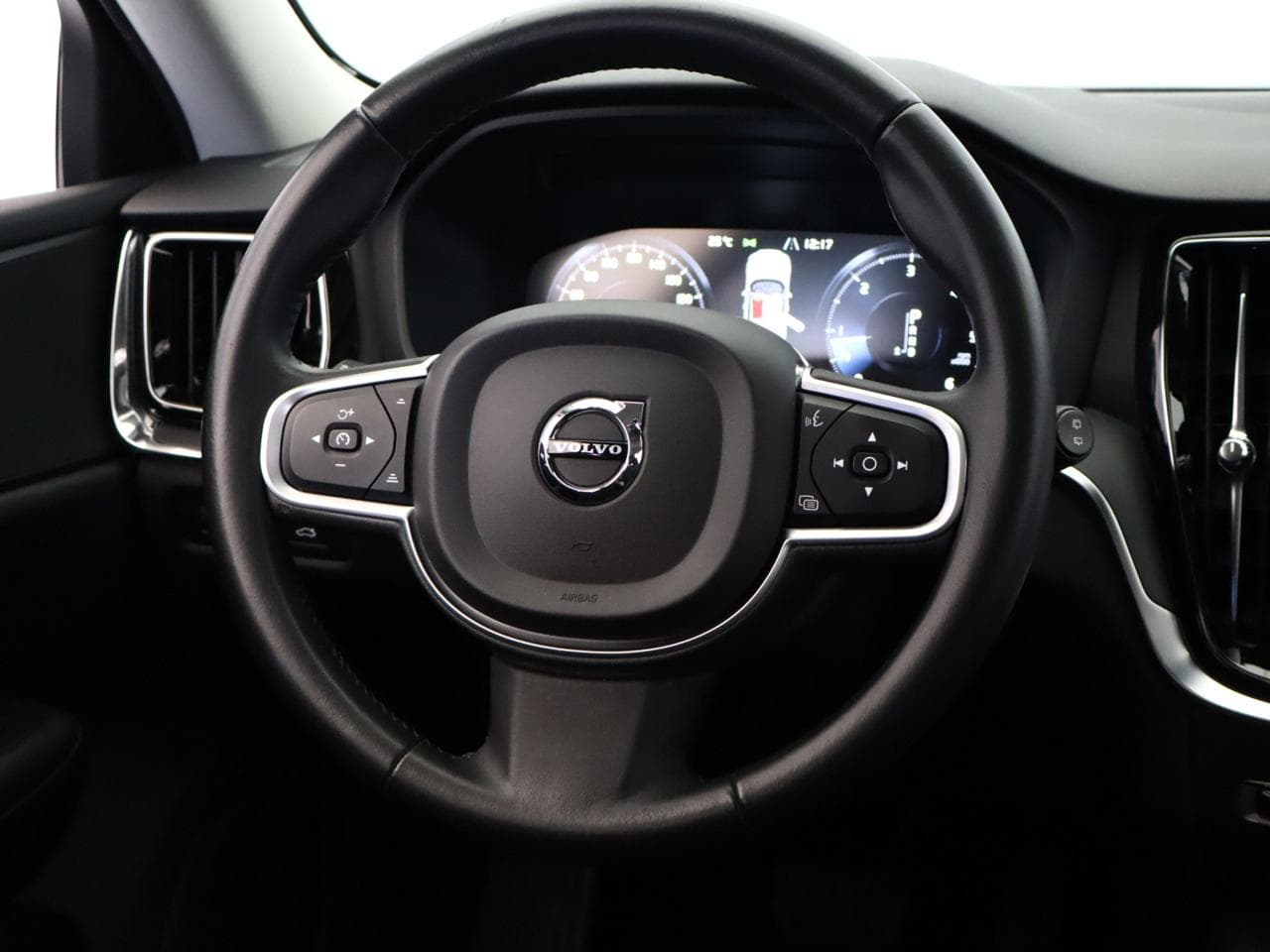 2019 Volvo V60 - 20