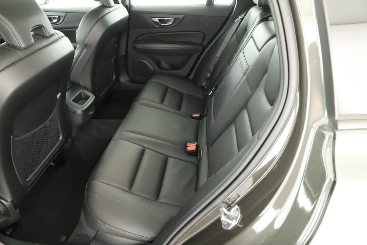 2020 Volvo V60 - 12