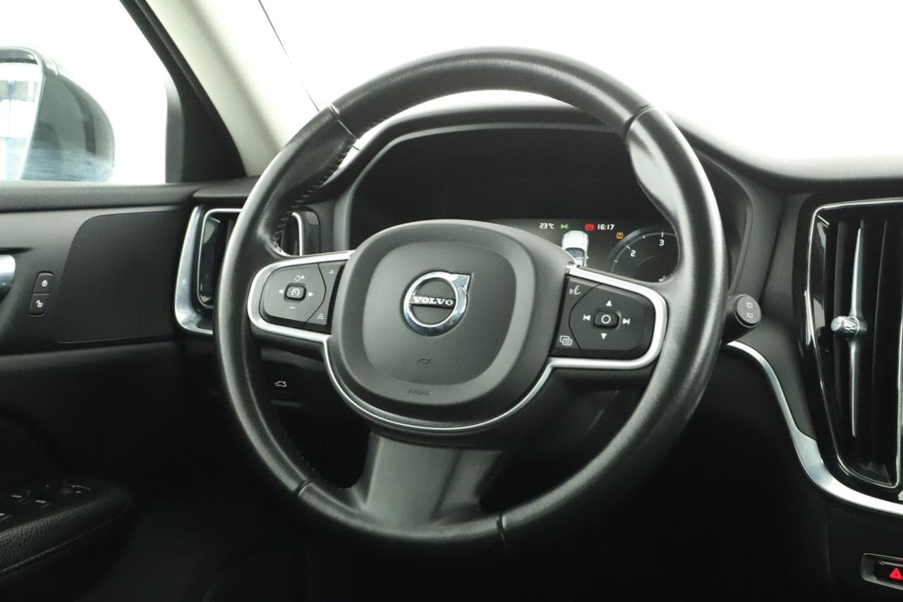 2020 Volvo V60 - 14
