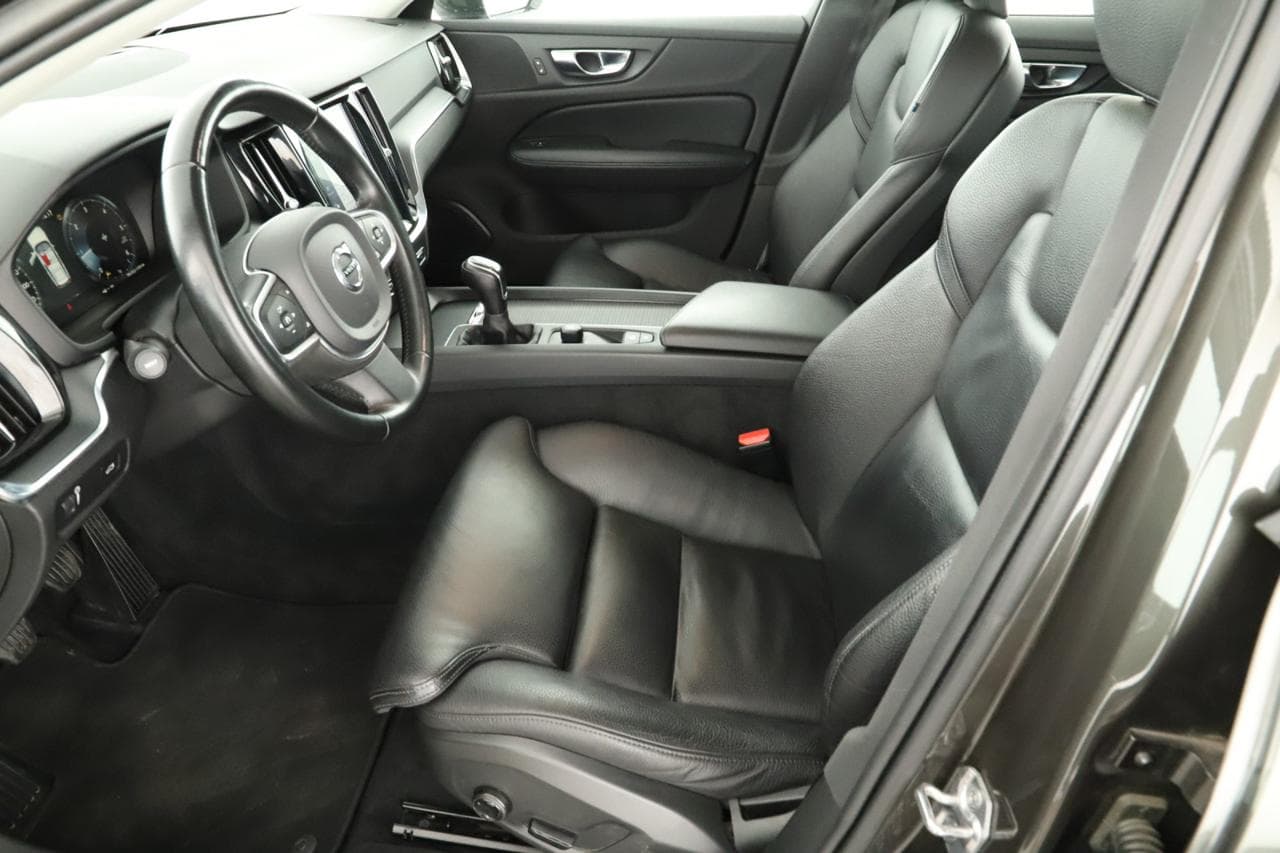 2020 Volvo V60 - 13