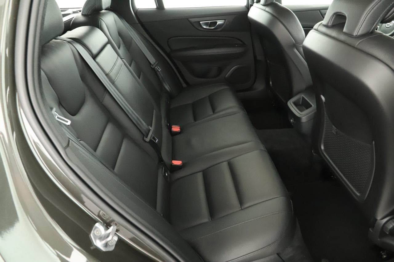 2020 Volvo V60 - 11