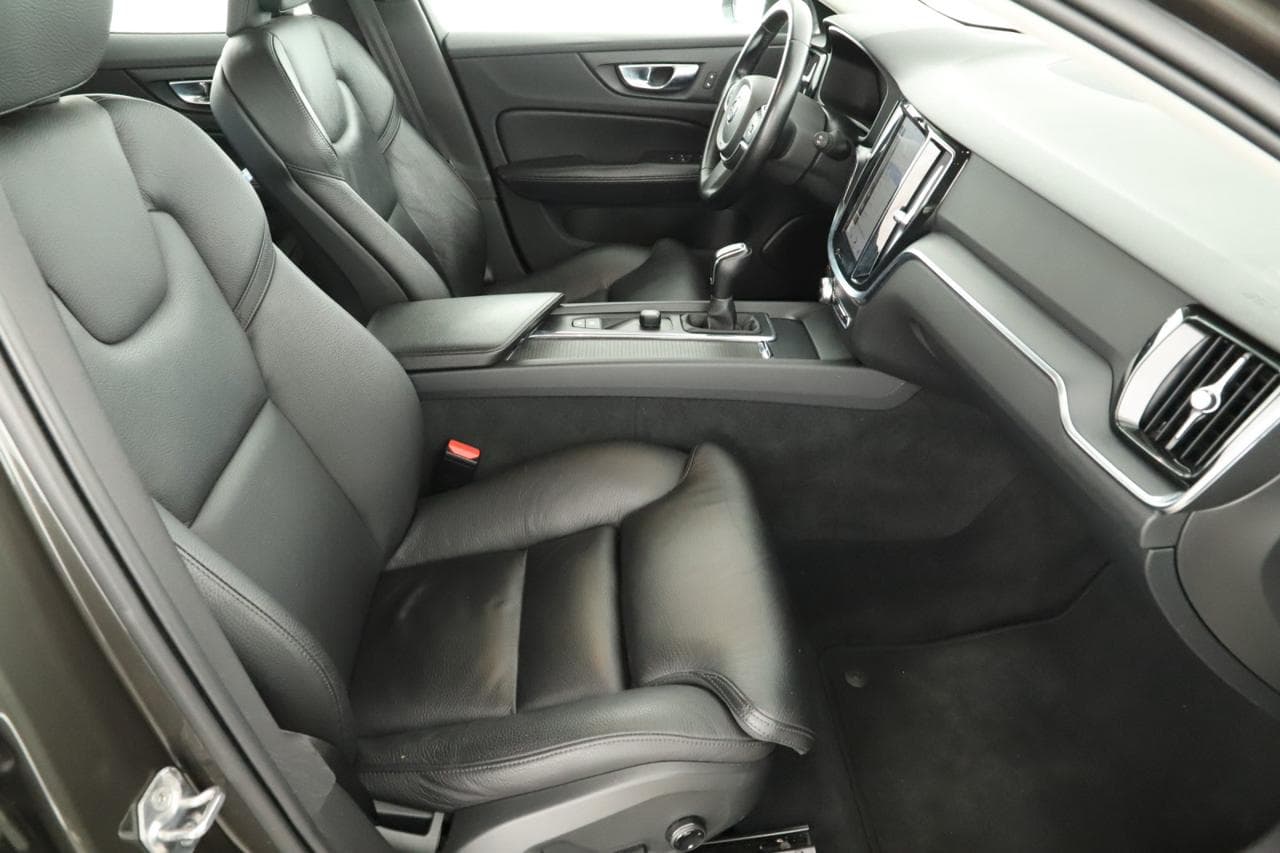 2020 Volvo V60 - 10