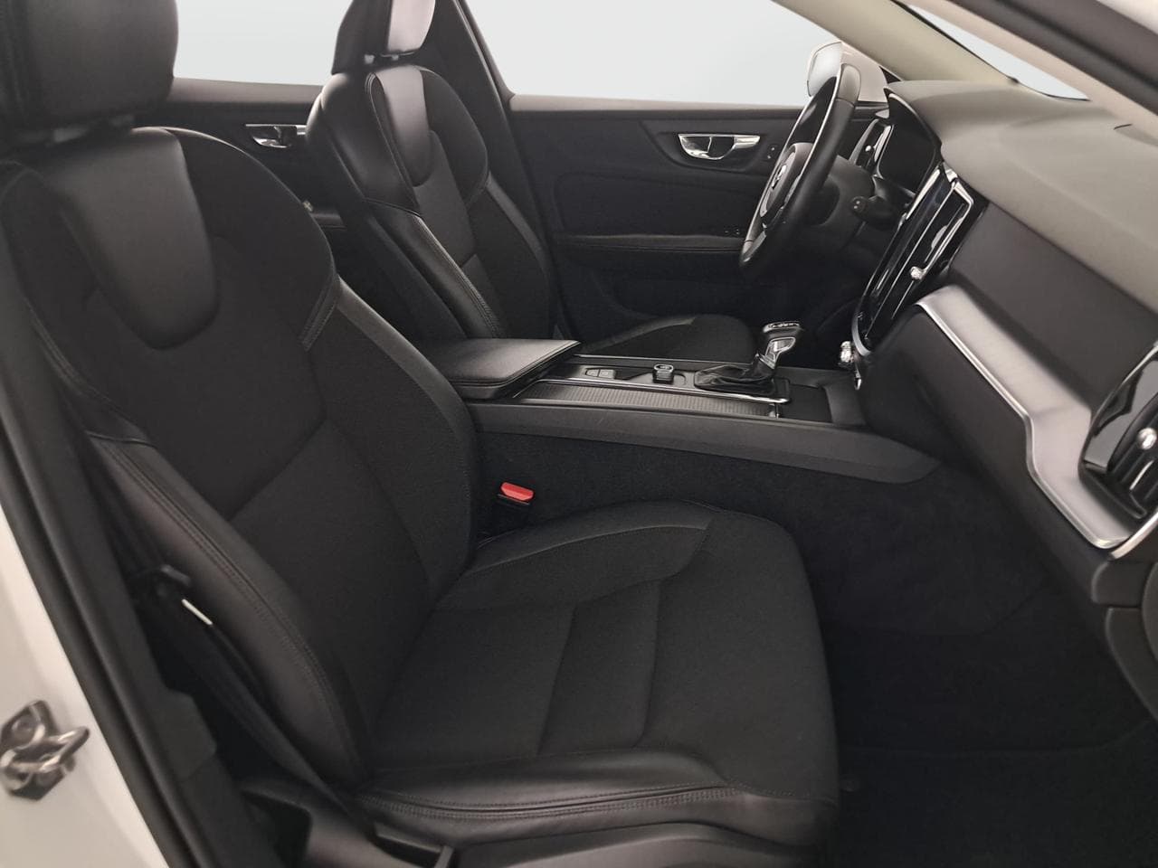 2019 Volvo V60 - 12