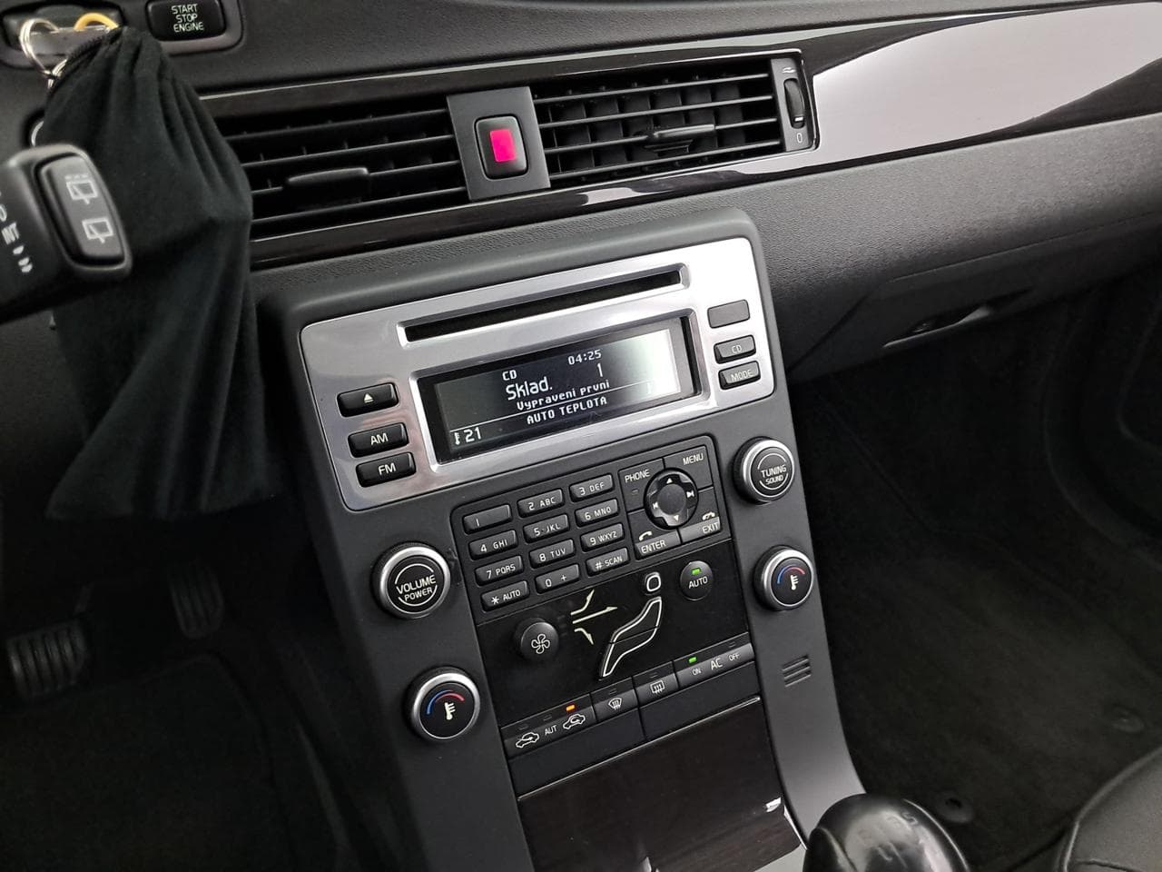 2011 Volvo V70 - 35