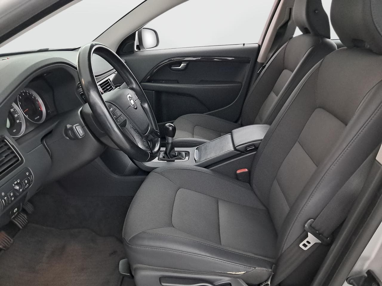 2011 Volvo V70 - 31