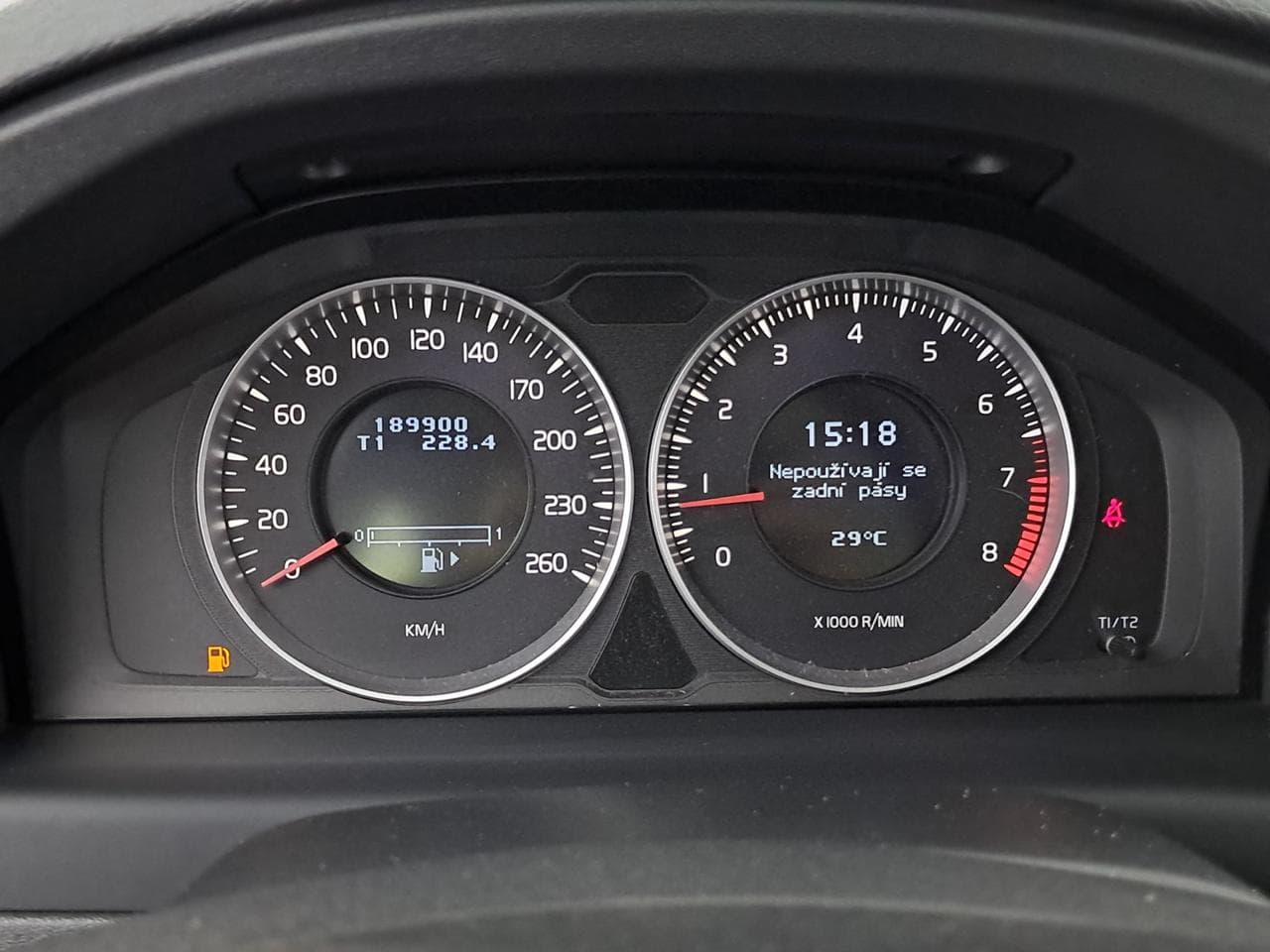 2011 Volvo V70 - 33