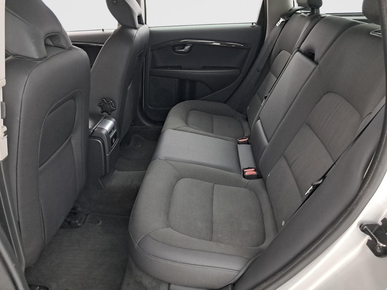 2011 Volvo V70 - 29