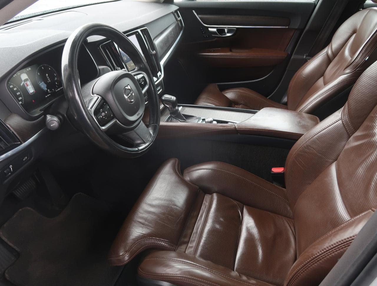 2019 Volvo V90 - 16