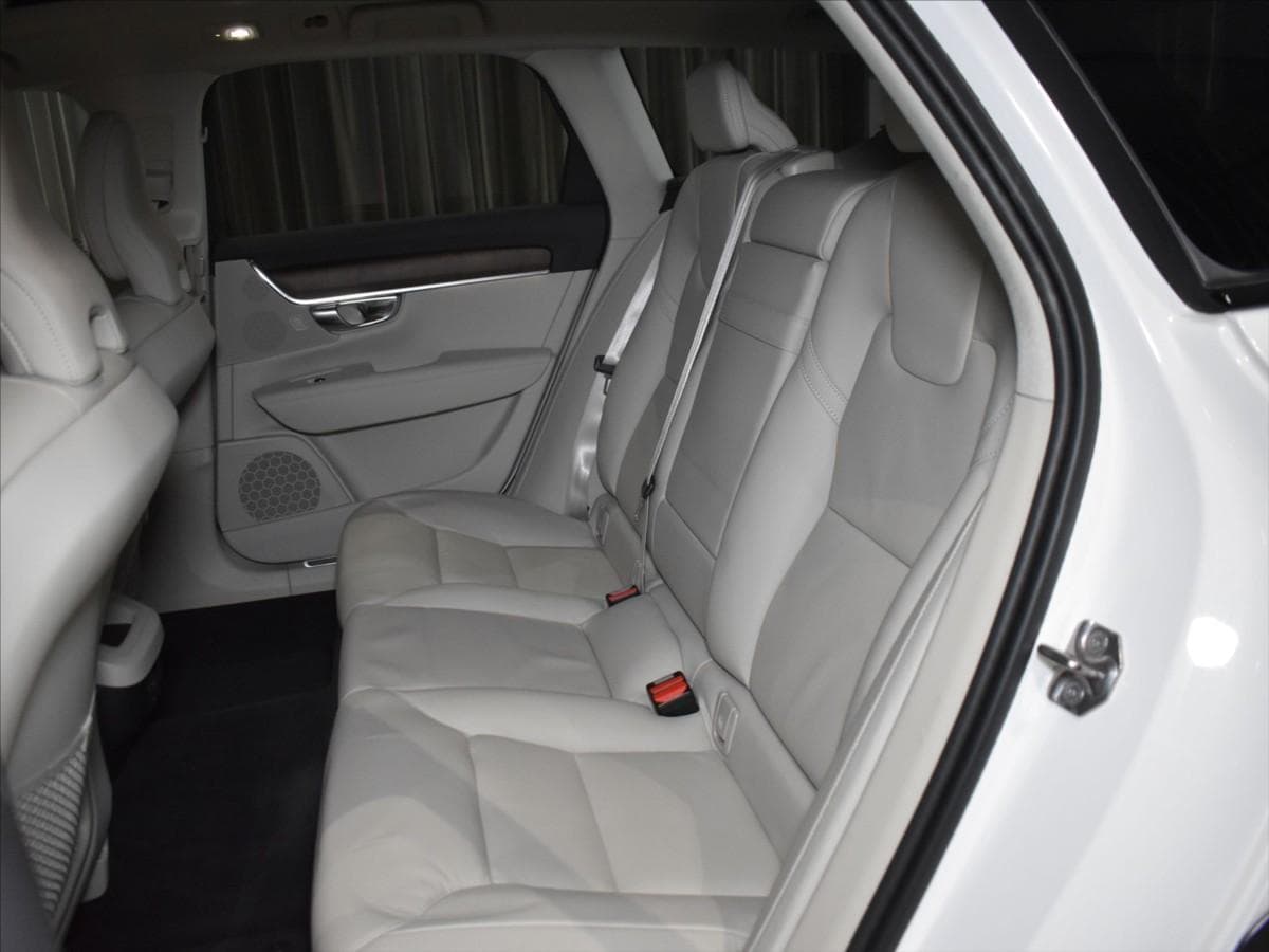 2021 Volvo V90 - 13