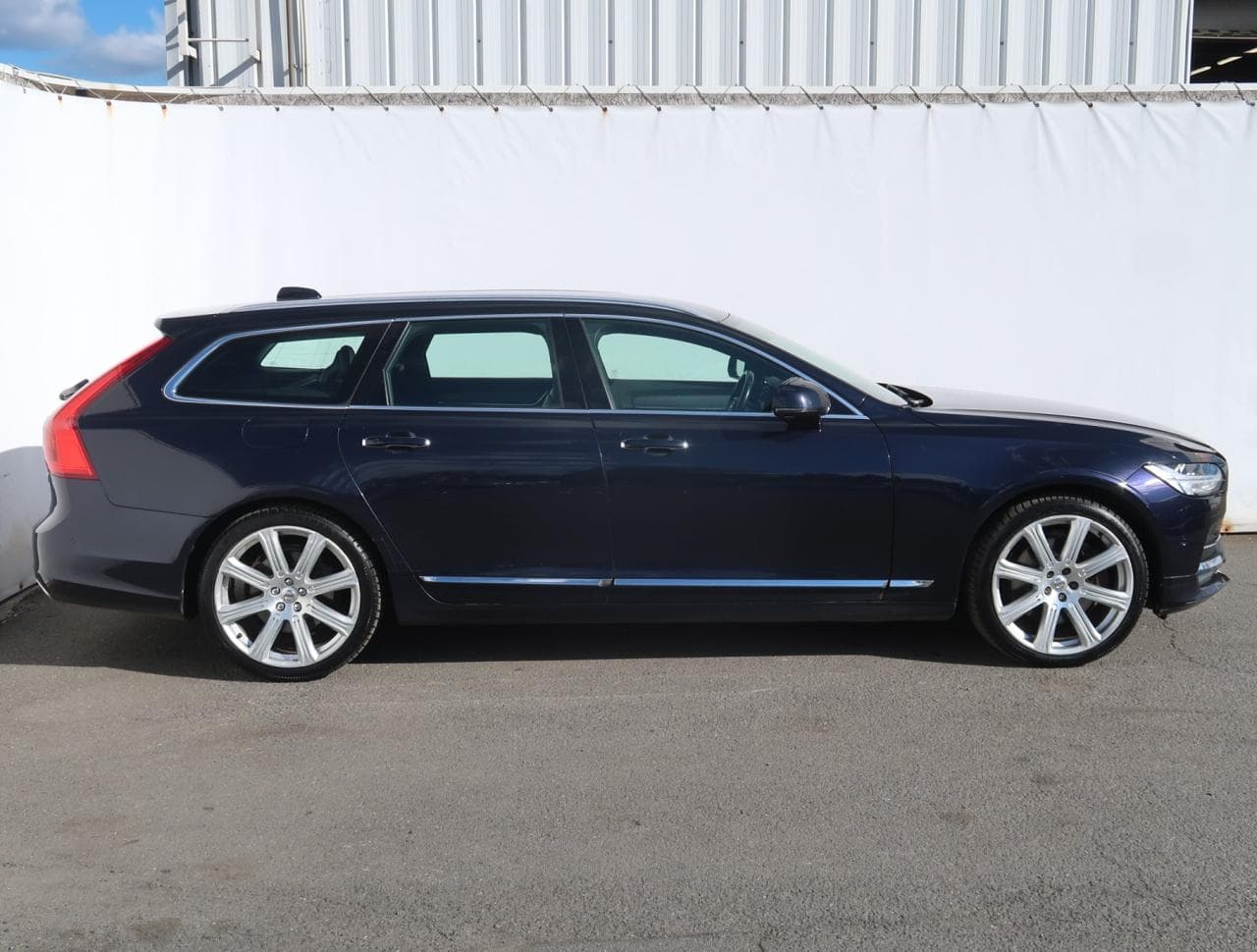 2016 Volvo V90 - 11