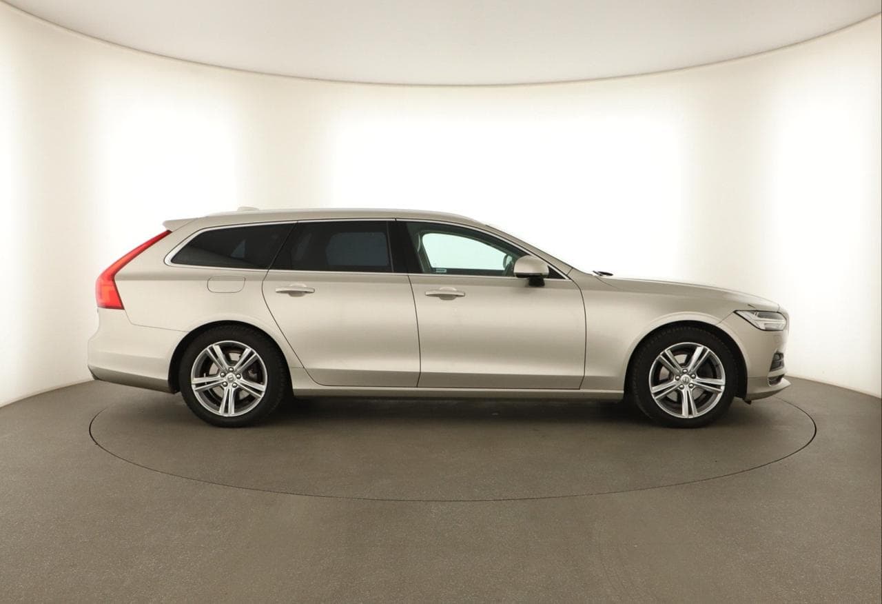 2017 Volvo V90 - 8