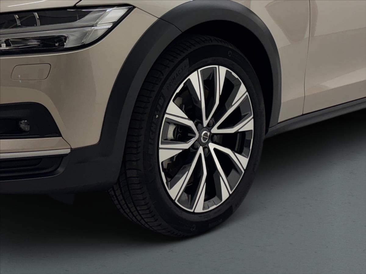 2023 Volvo V90 - 6