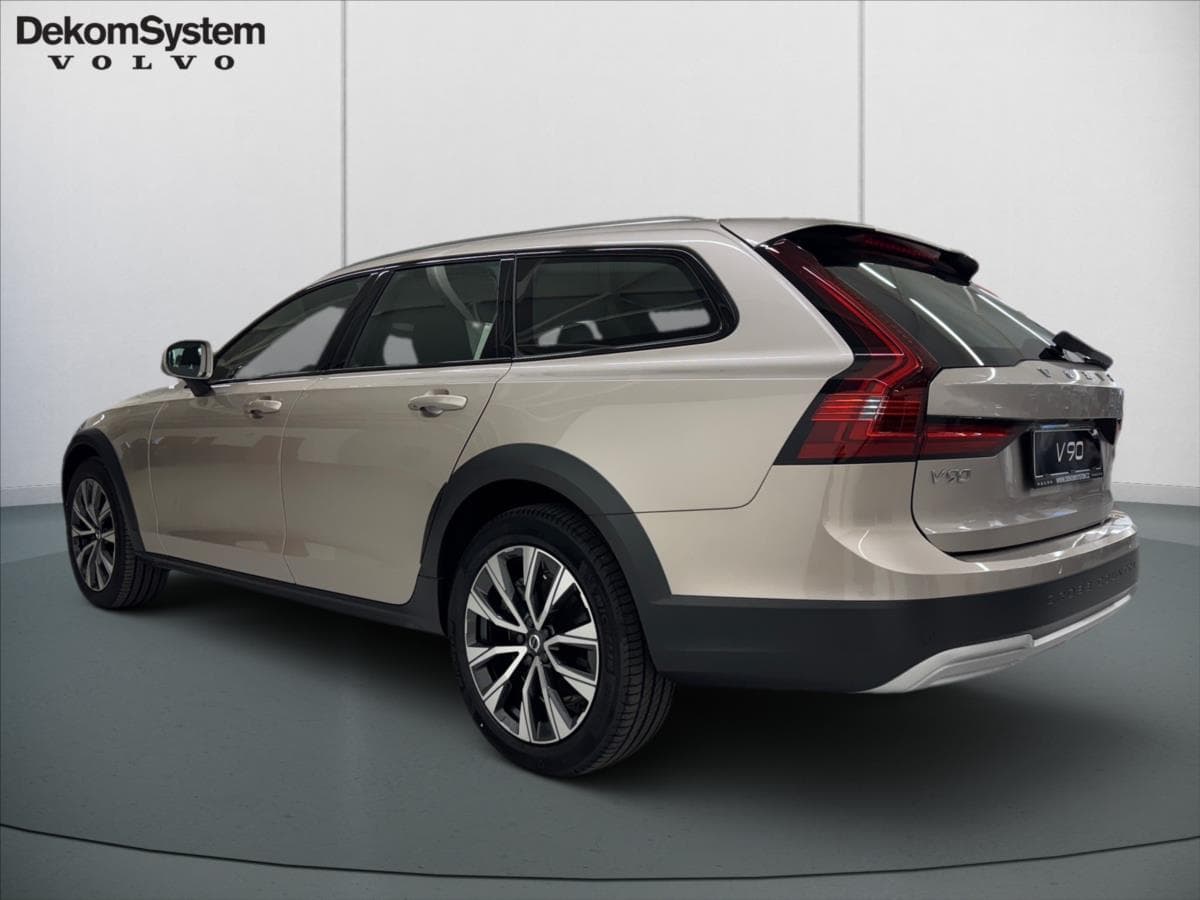 2023 Volvo V90 - 4