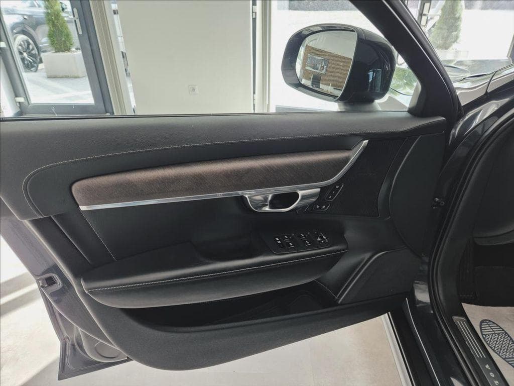 2020 Volvo V90 - 13
