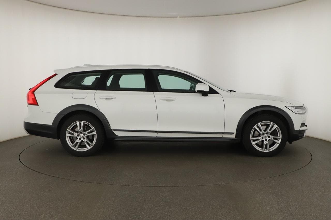 2019 Volvo V90 - 7