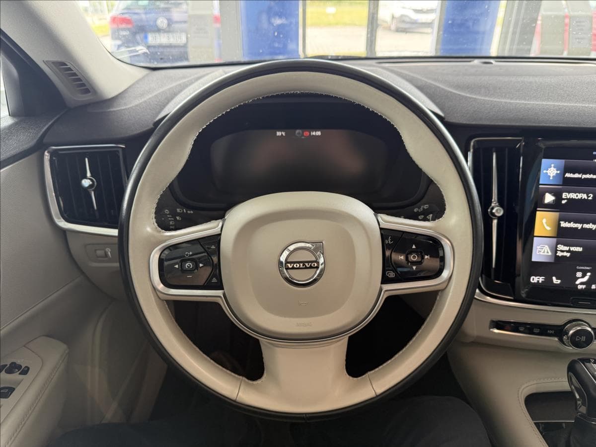 2019 Volvo V90 - 13