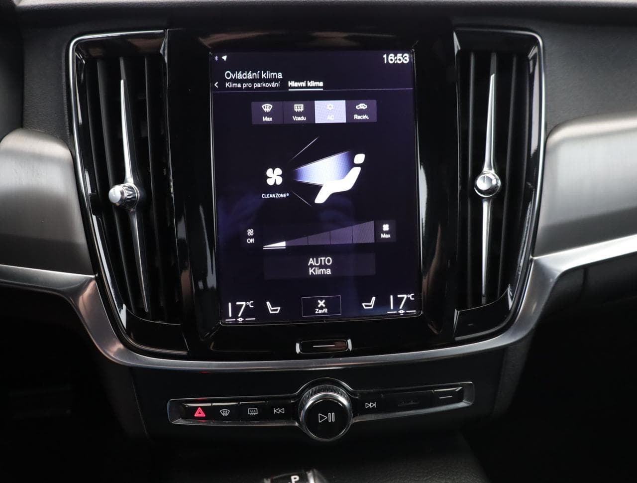 2017 Volvo V90 - 16
