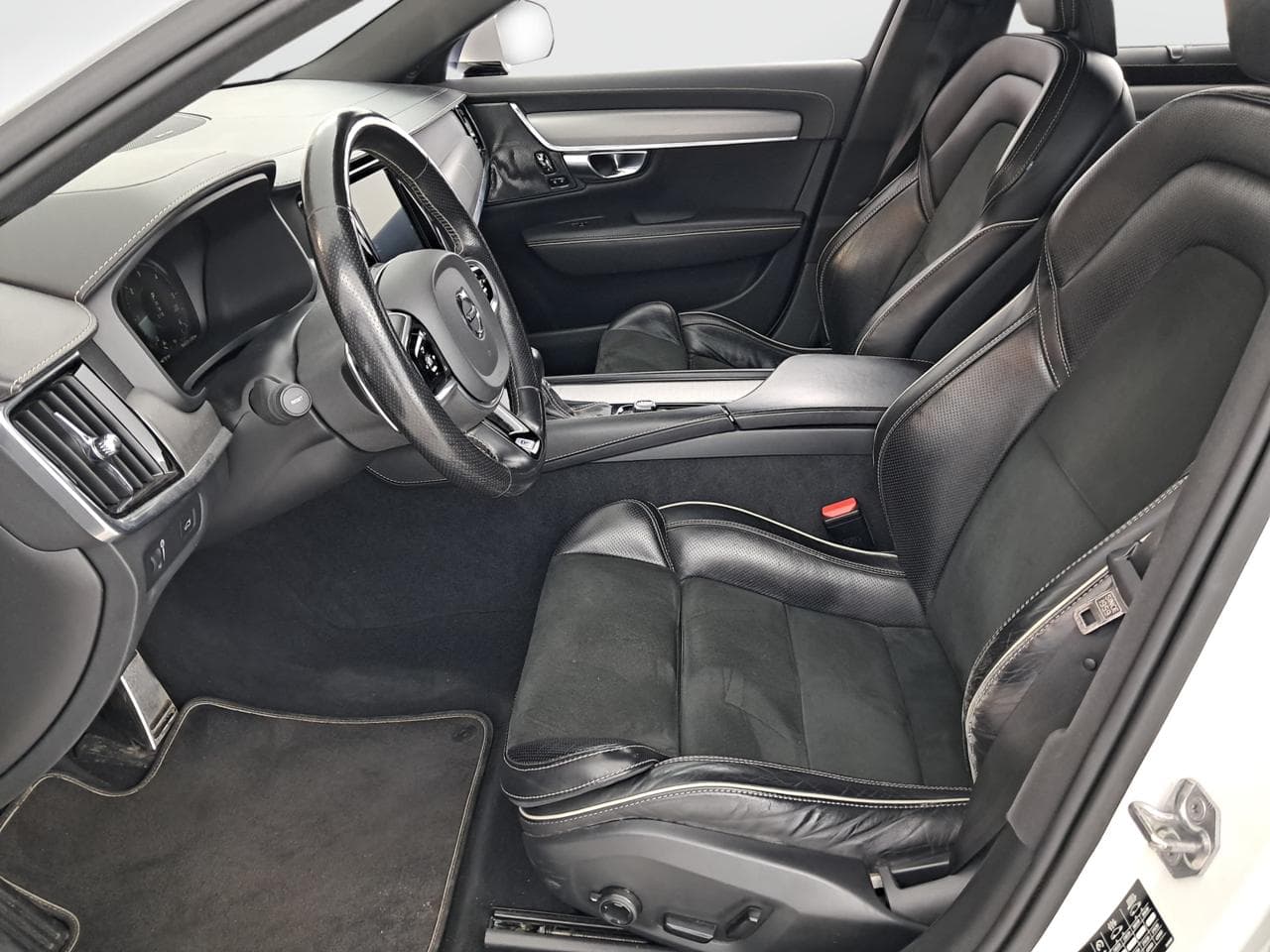 2019 Volvo V90 - 16