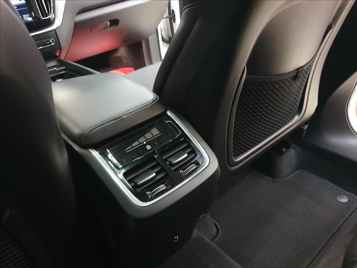 2019 Volvo XC60 - 18