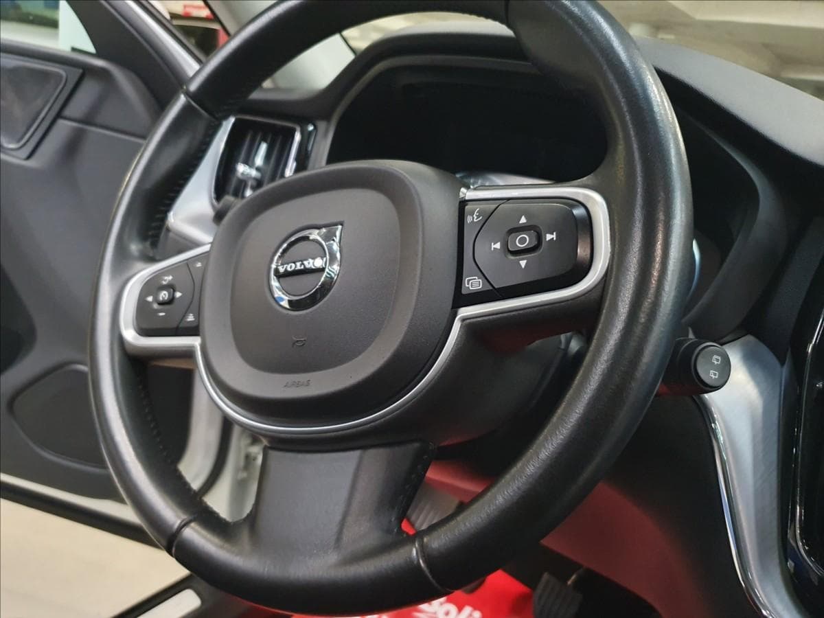 2019 Volvo XC60 - 12
