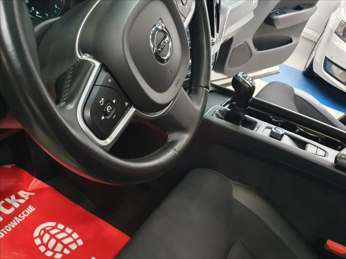 2019 Volvo XC60 - 14