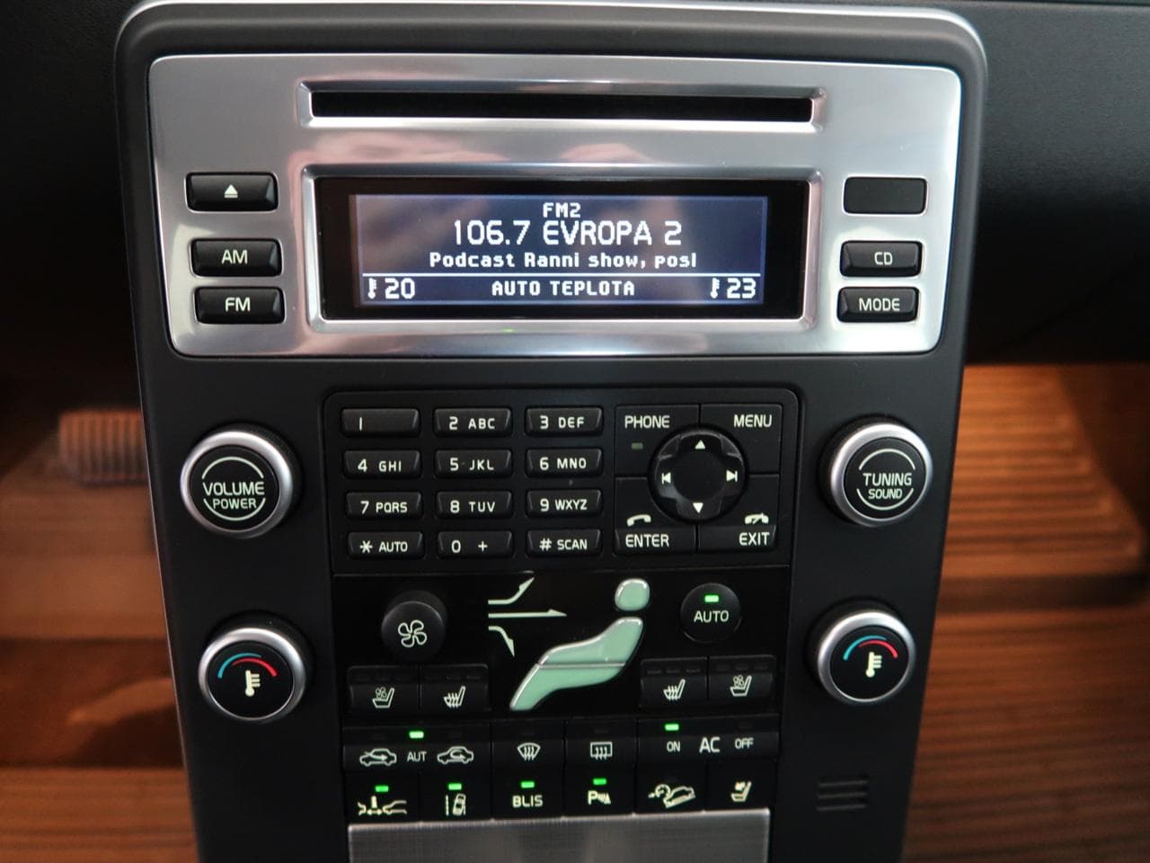 2011 Volvo XC70 - 33