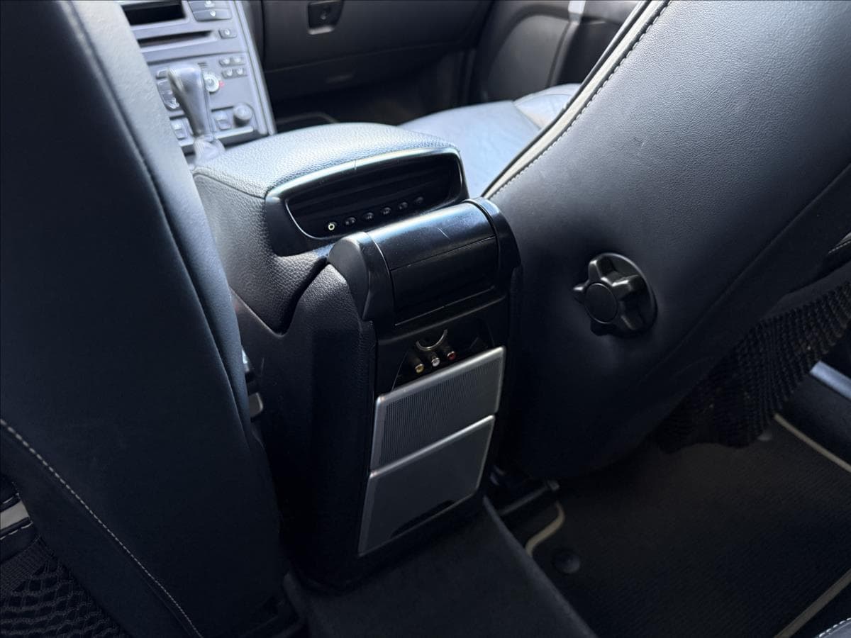 2011 Volvo XC90 - 13