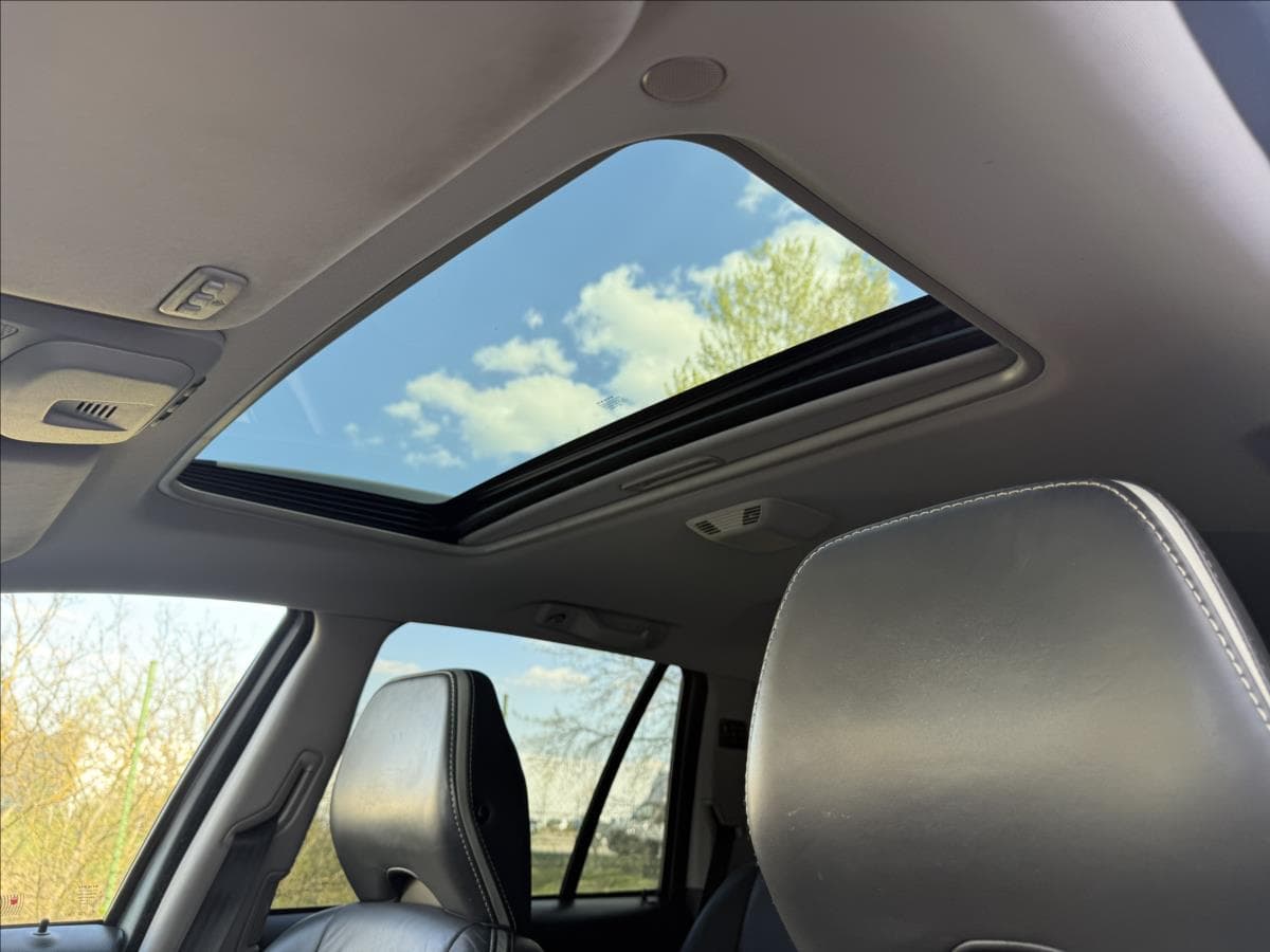 2011 Volvo XC90 - 16