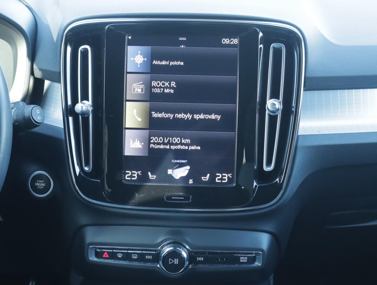 2021 Volvo XC40 - 18