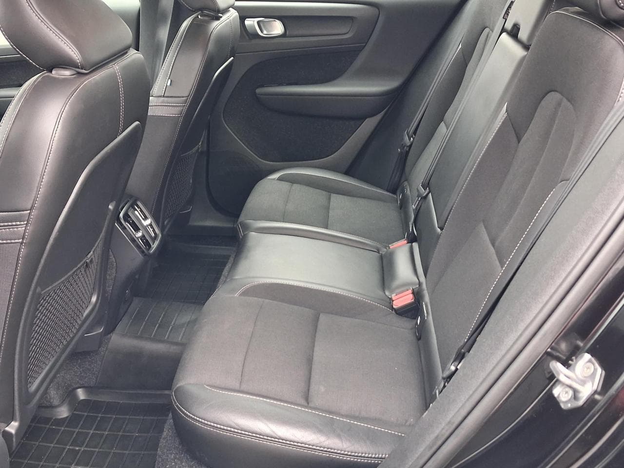 2020 Volvo XC40 - 10