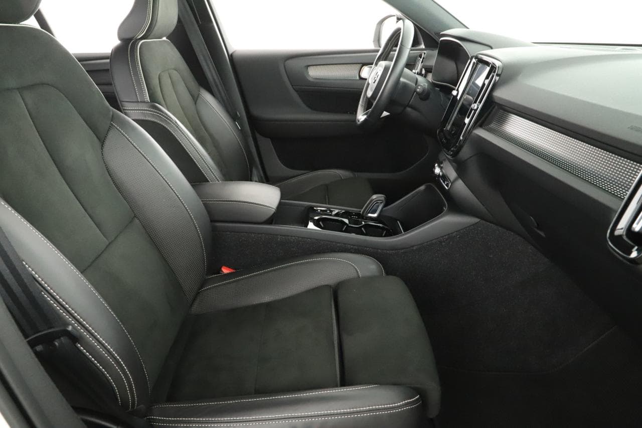 2020 Volvo XC40 - 10