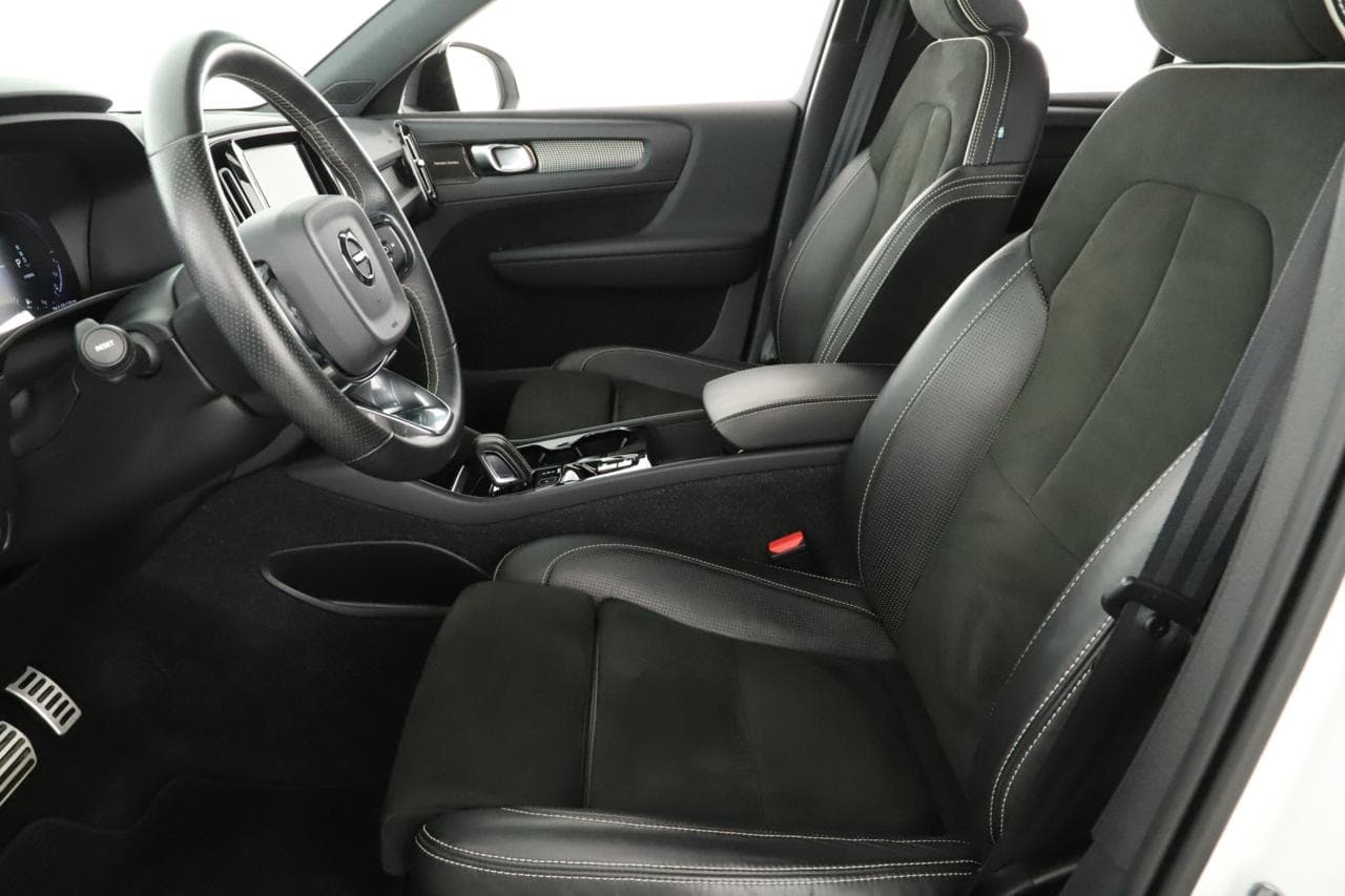2020 Volvo XC40 - 13