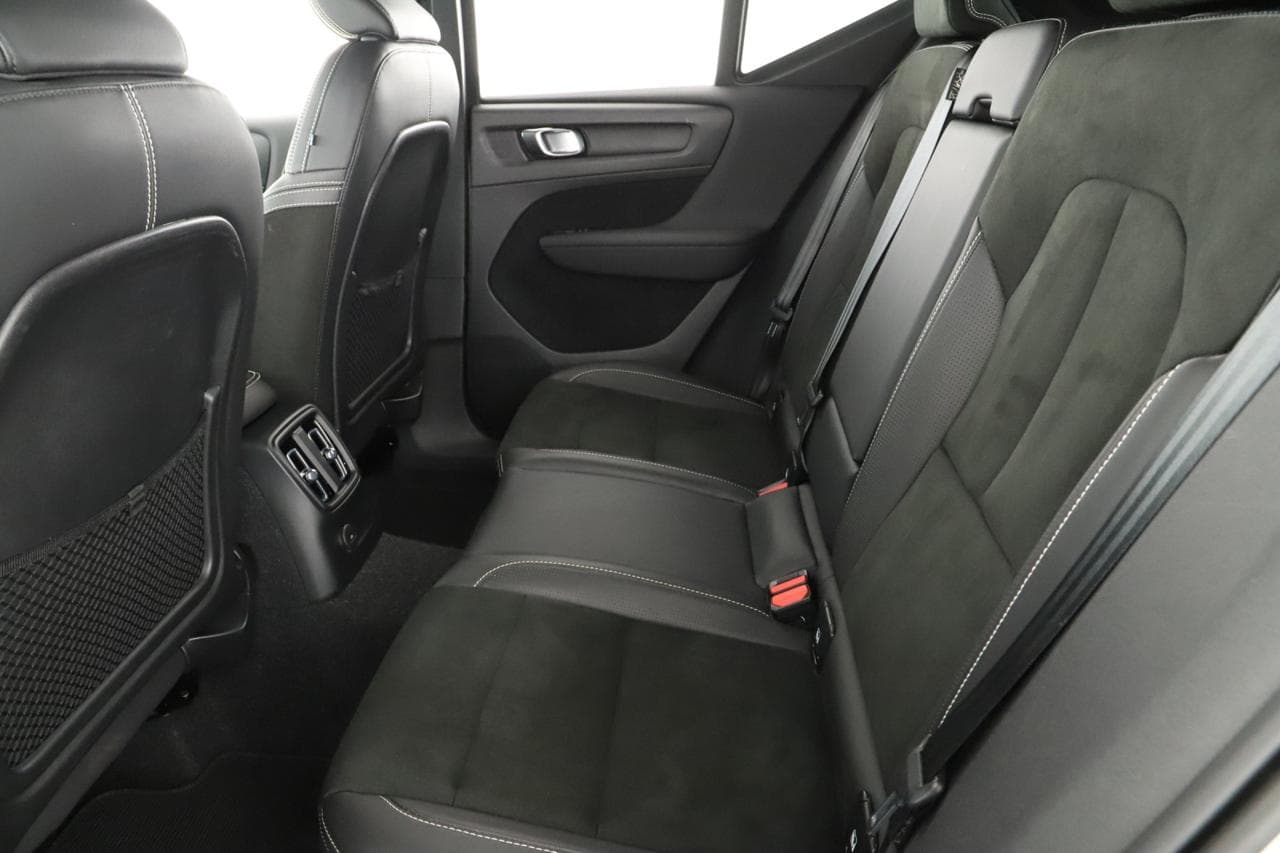 2020 Volvo XC40 - 12
