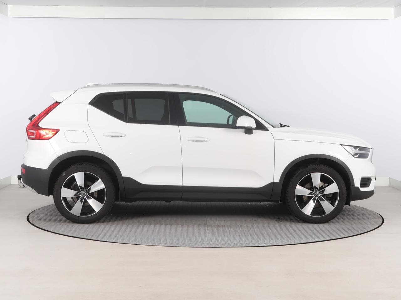 2022 Volvo XC40 - 8