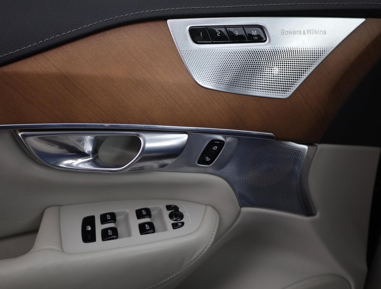 2019 Volvo XC90 - 18