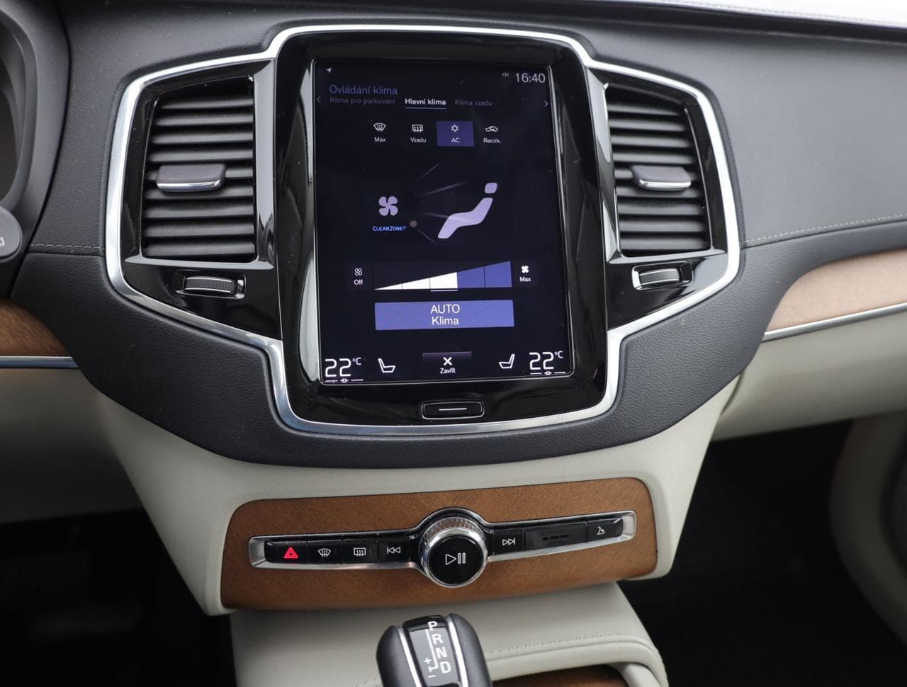 2019 Volvo XC90 - 16
