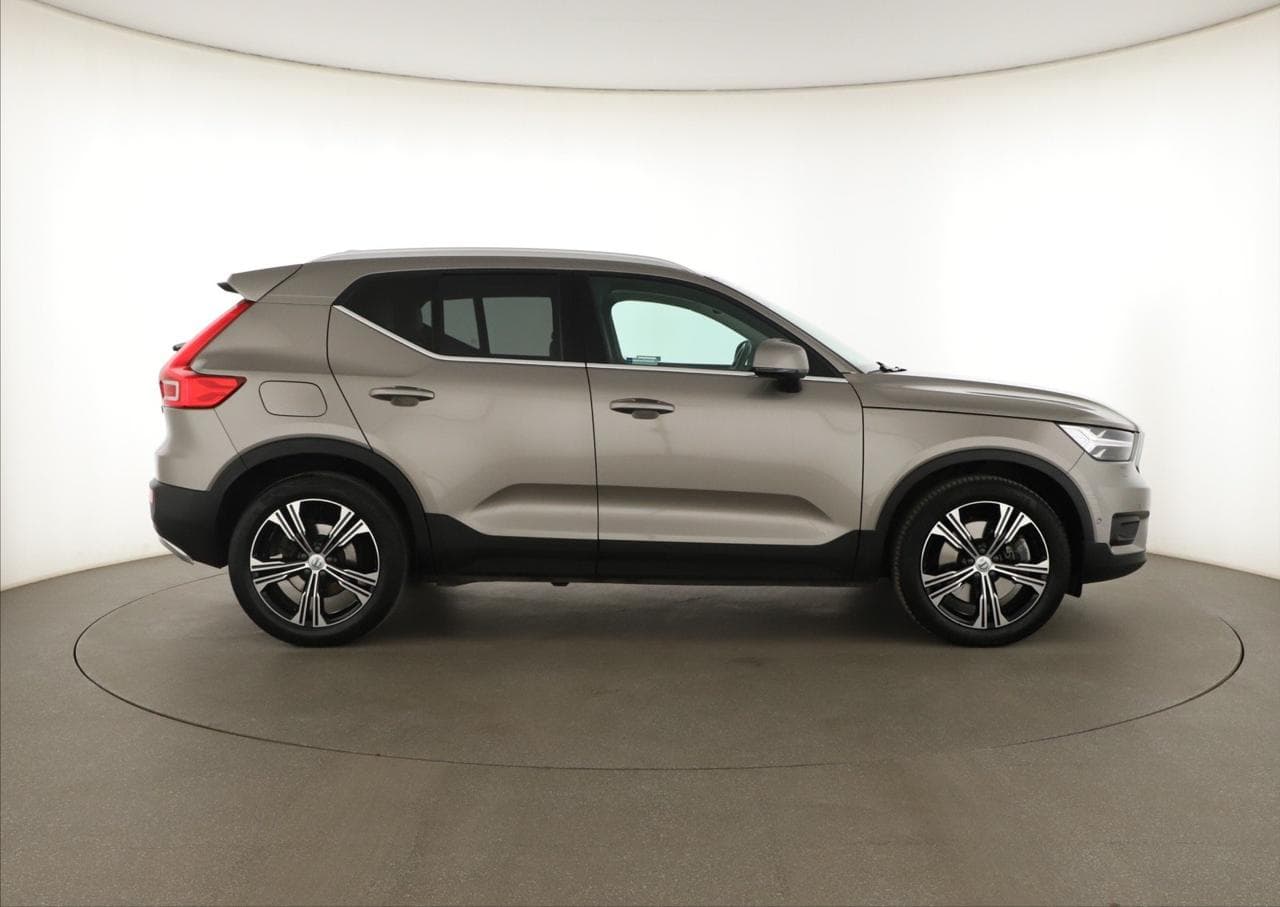 2020 Volvo XC40 - 8