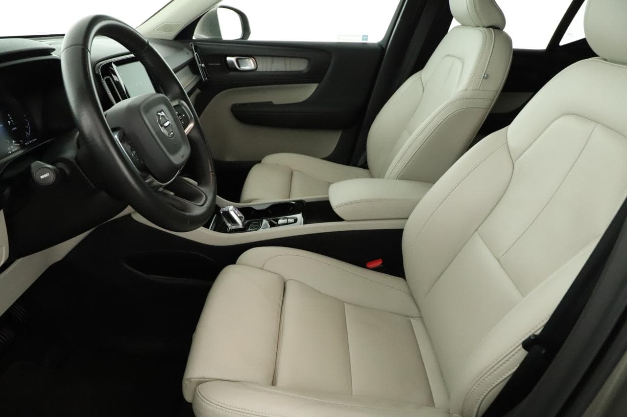 2020 Volvo XC40 - 13