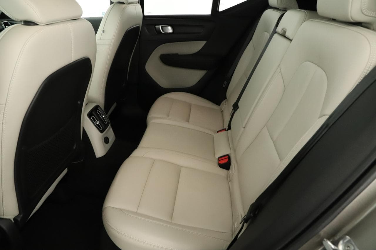 2020 Volvo XC40 - 12