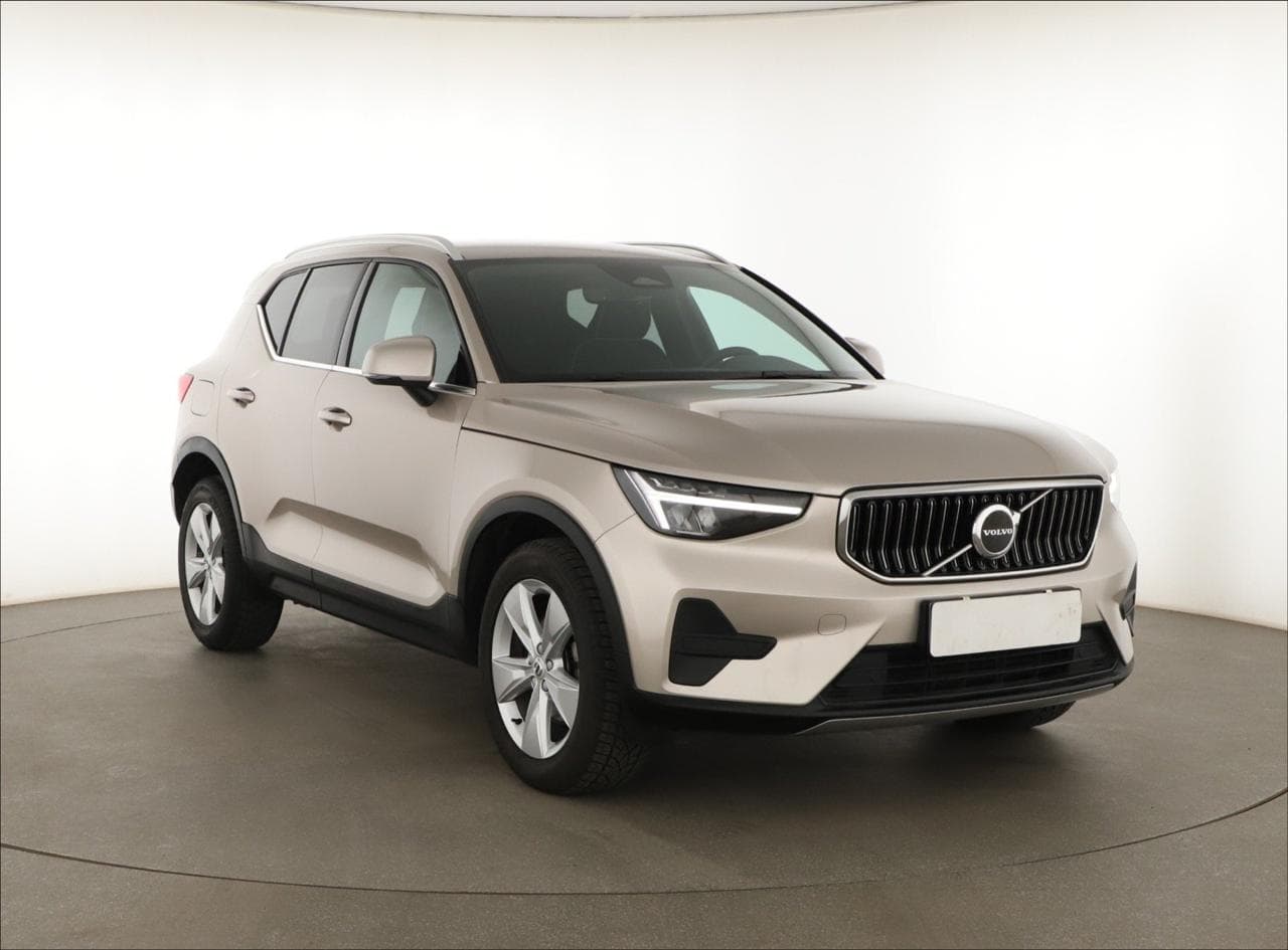2023 Volvo XC40