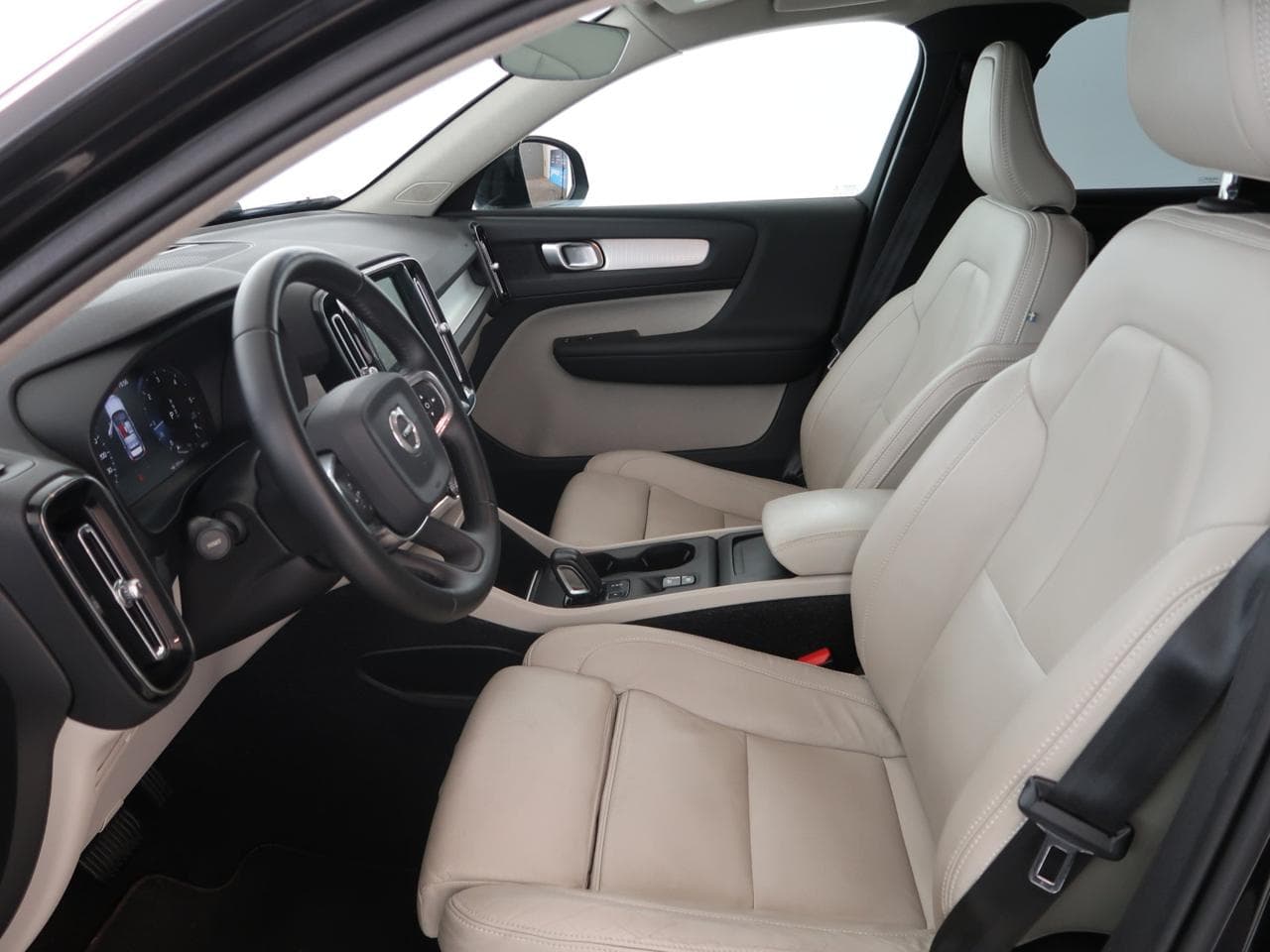 2018 Volvo XC40 - 24