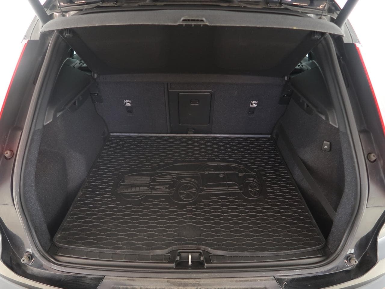2018 Volvo XC40 - 32