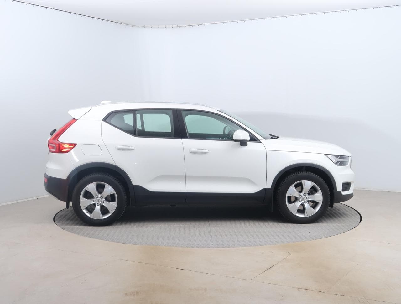 2021 Volvo XC40 - 10