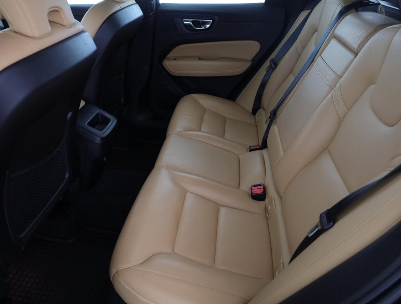 2018 Volvo XC60 - 12