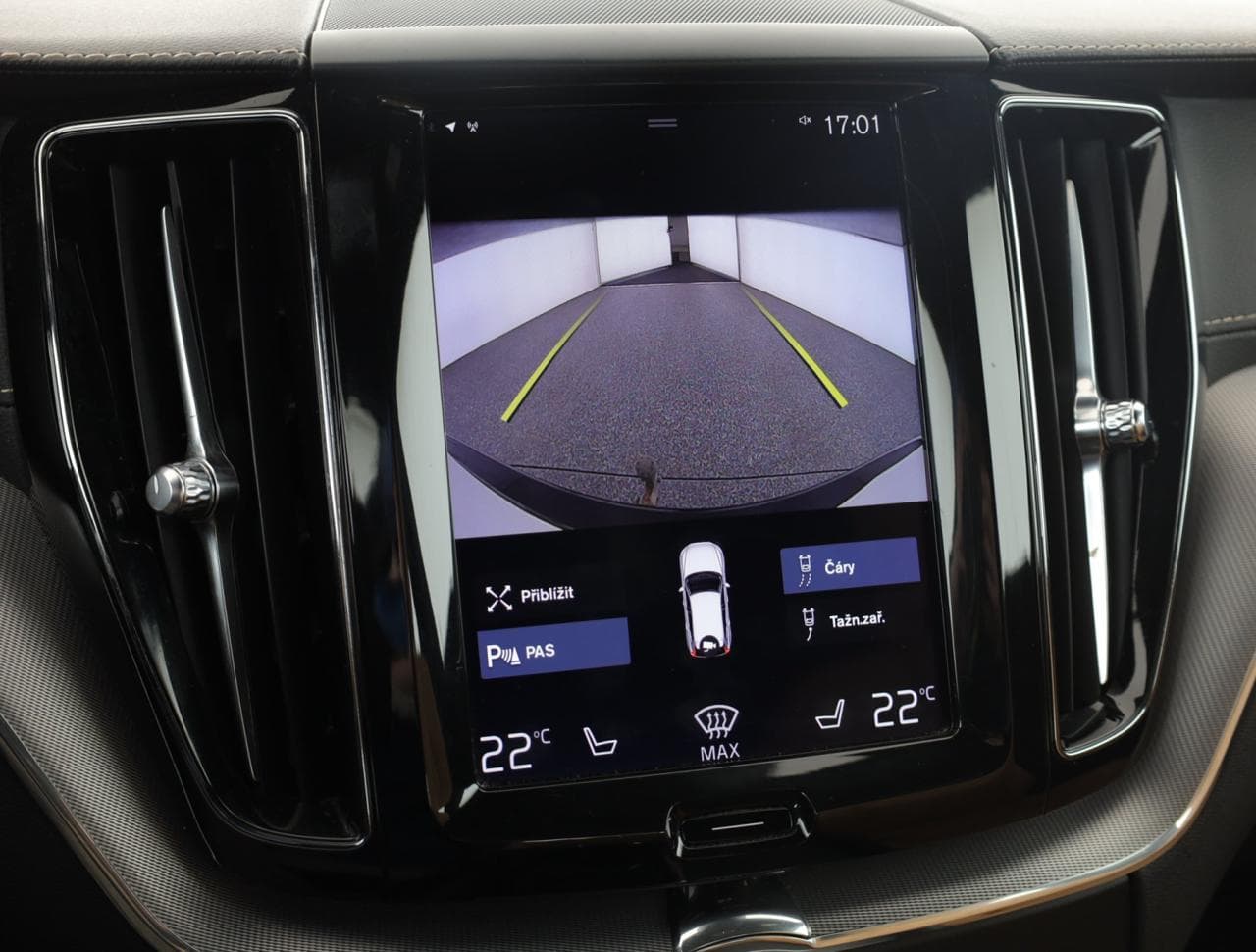 2018 Volvo XC60 - 20