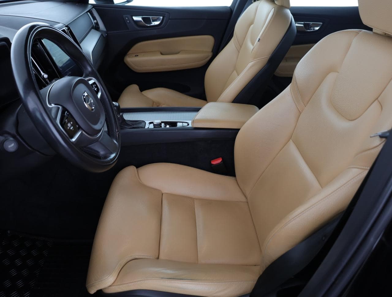 2018 Volvo XC60 - 13