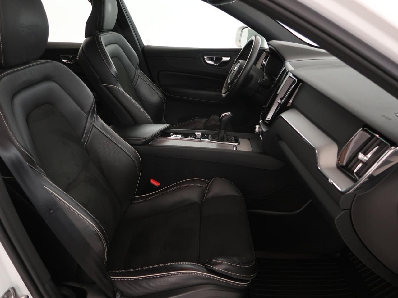 2018 Volvo XC60 - 12