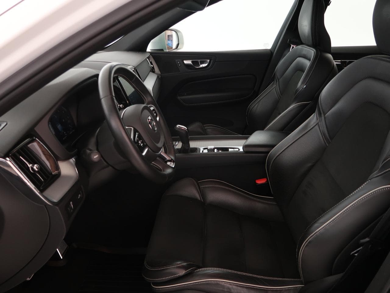 2018 Volvo XC60 - 16