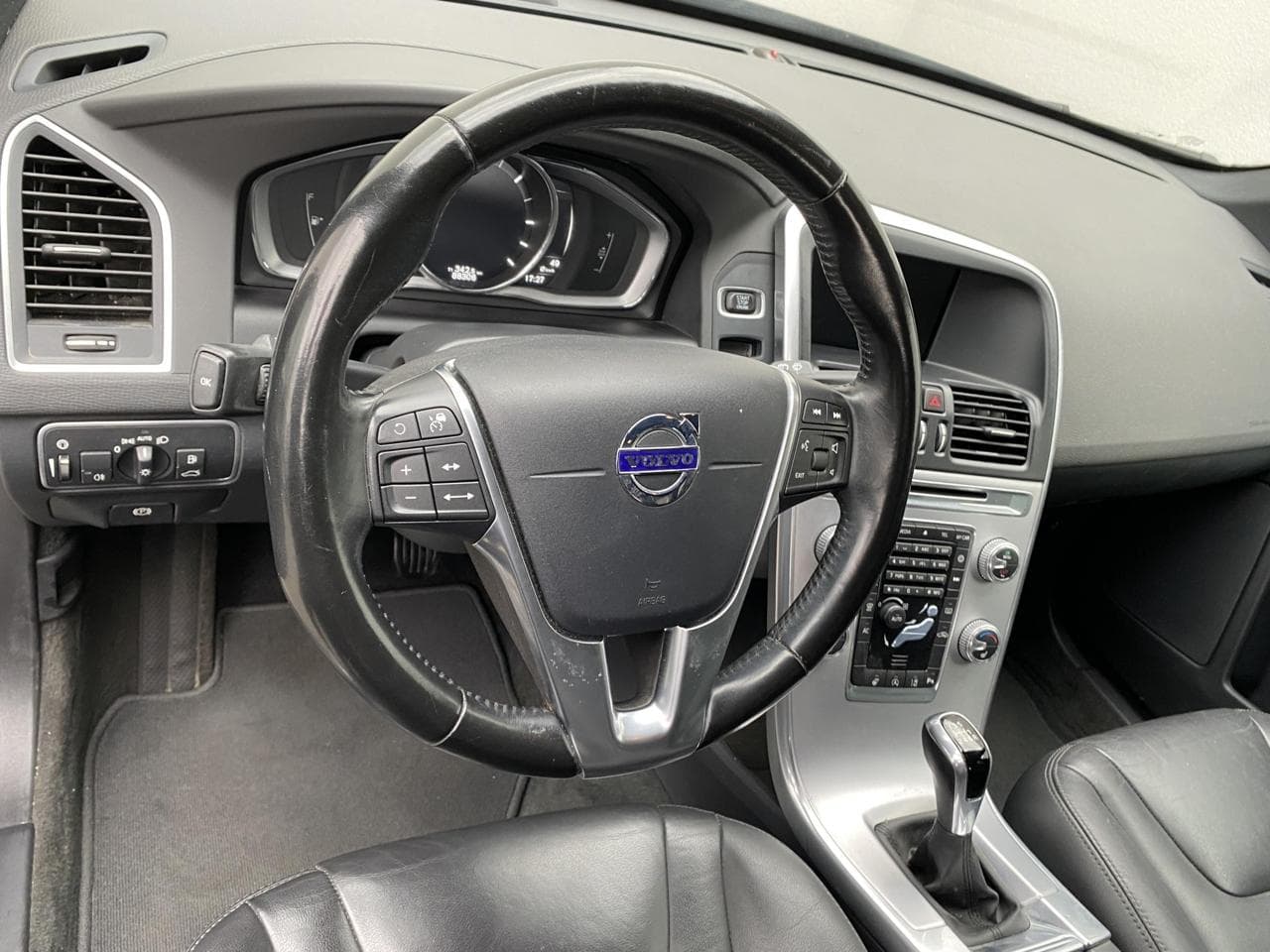 2017 Volvo XC60 - 18